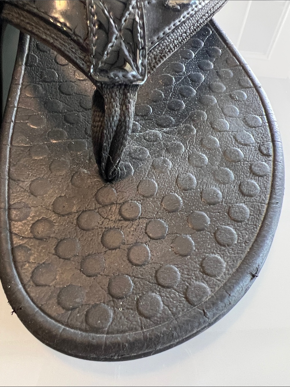 Vionic Black Women's Thong Sandals with Patterned Footbed flip flops - Picture 5 of 7